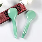 Piatră Gua Sha Linguriță – Masaj Facial Precis pentru Lifting și Drenaj