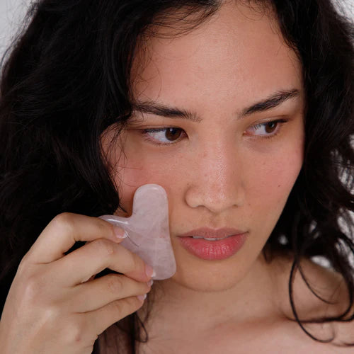 Gua Sha din Jad Pur – Lifting, Luminozitate și Piele Fermă